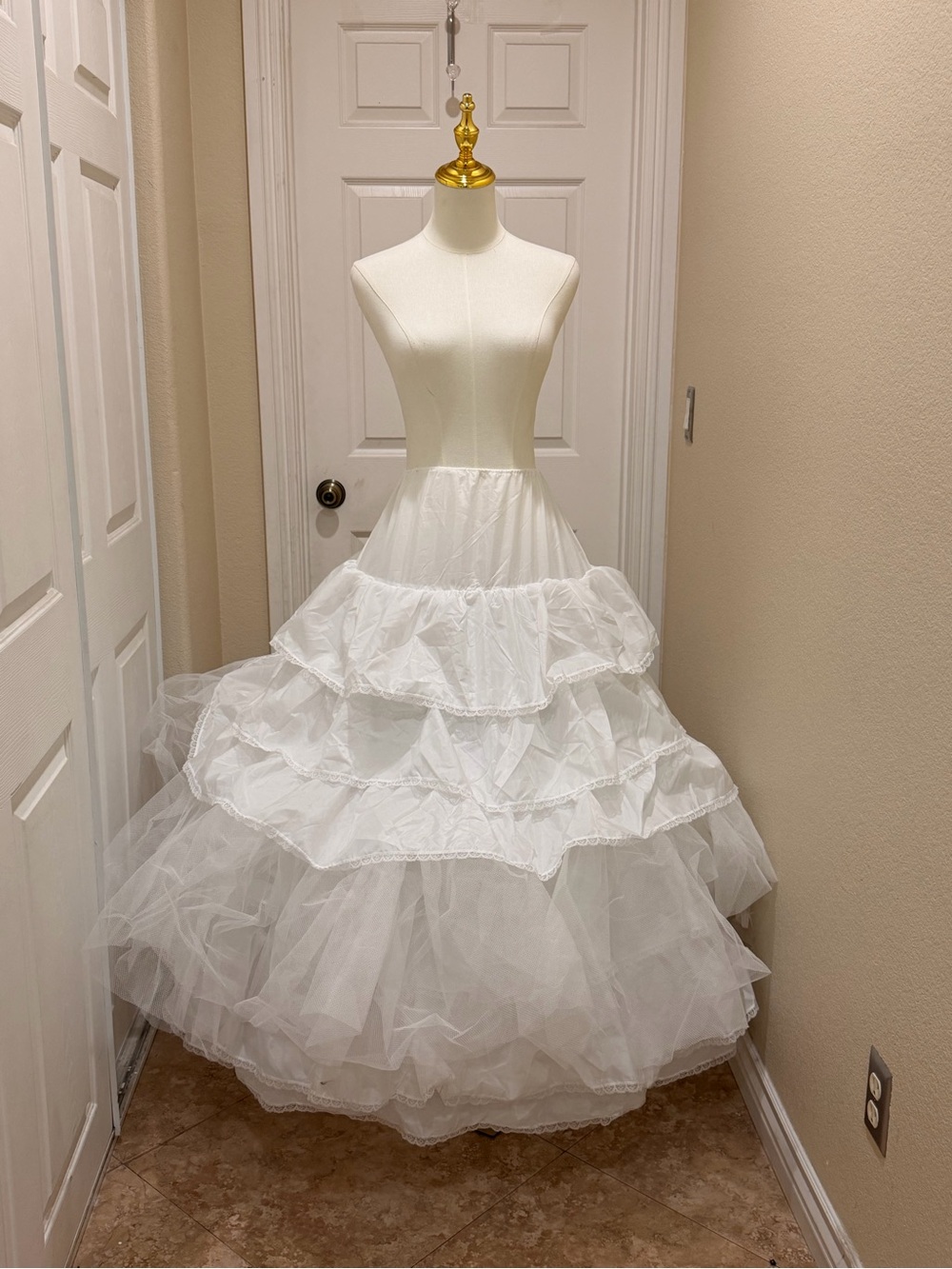Vintage crinoline, 4 hoop petticoat, Darling hoops slips, Ballgown slip.
White